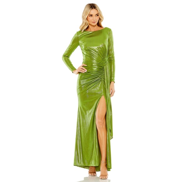 Elegant Green Evening Gown - Picture 1 of 3